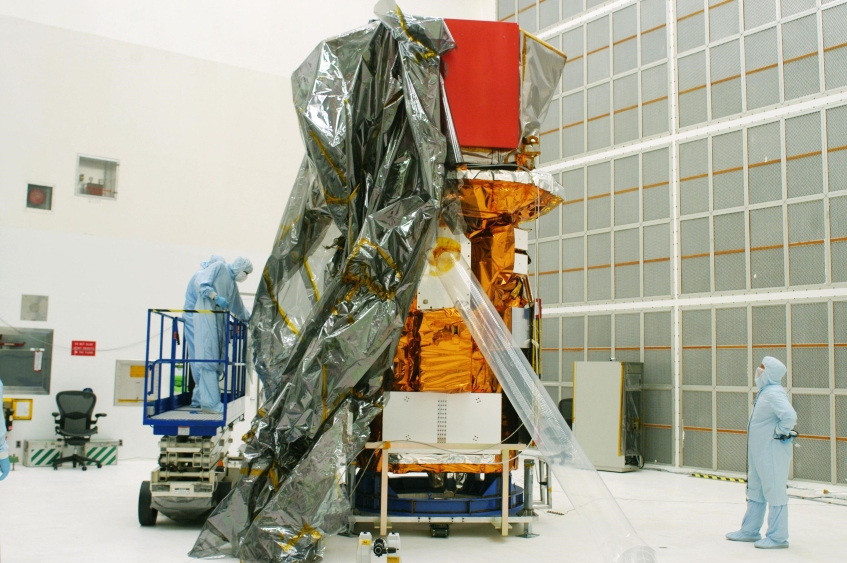 NASA launches robotic mission to save space telescope